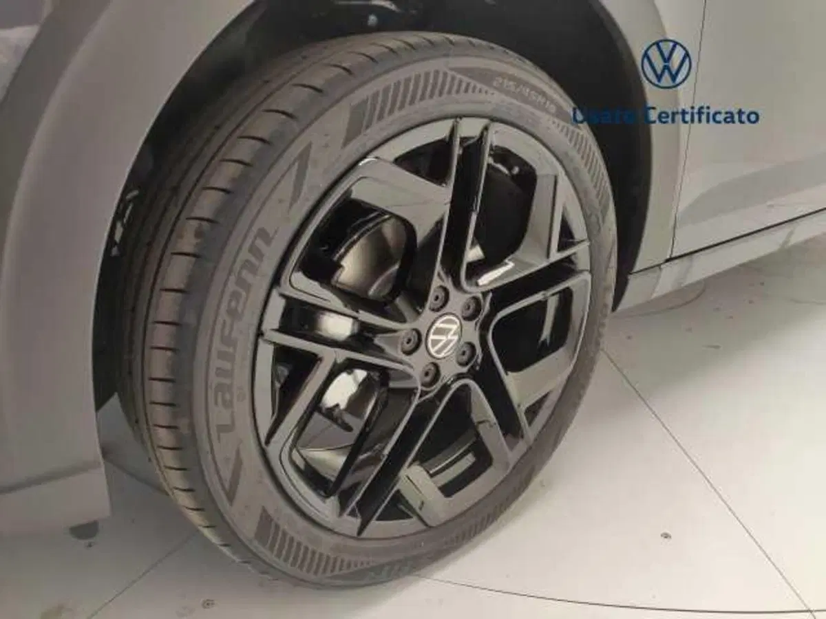 Volkswagen Taigo nuova a Avellino (11)