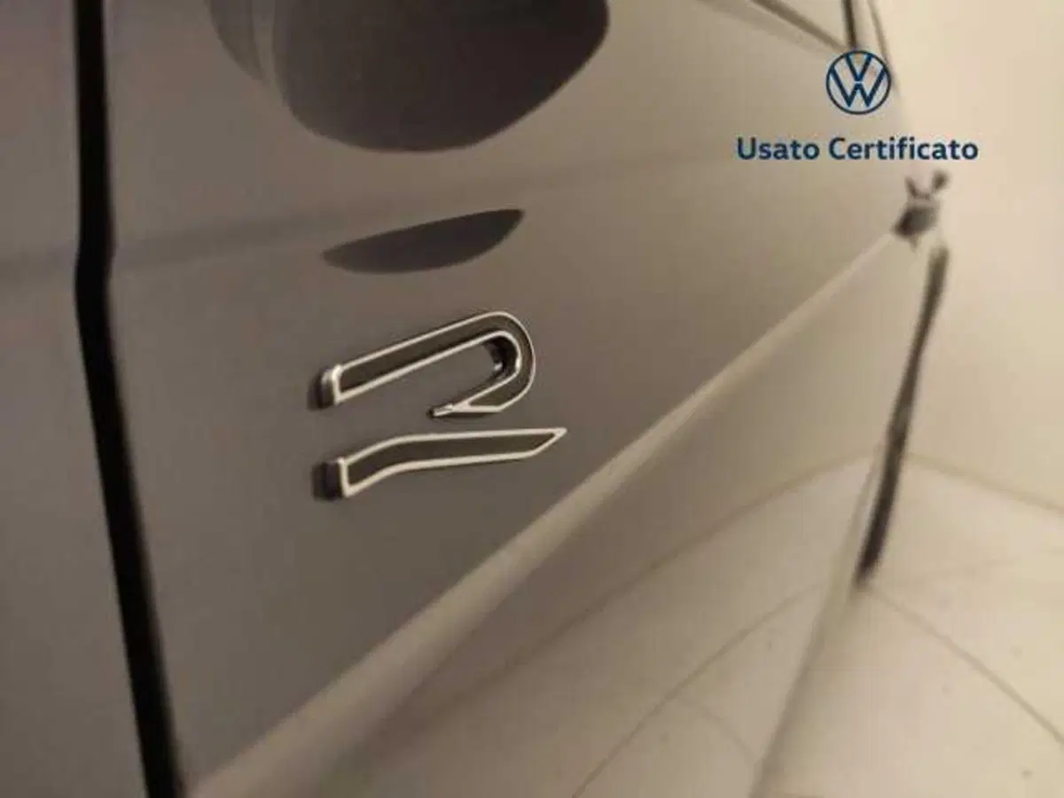 Volkswagen Taigo nuova a Avellino (12)