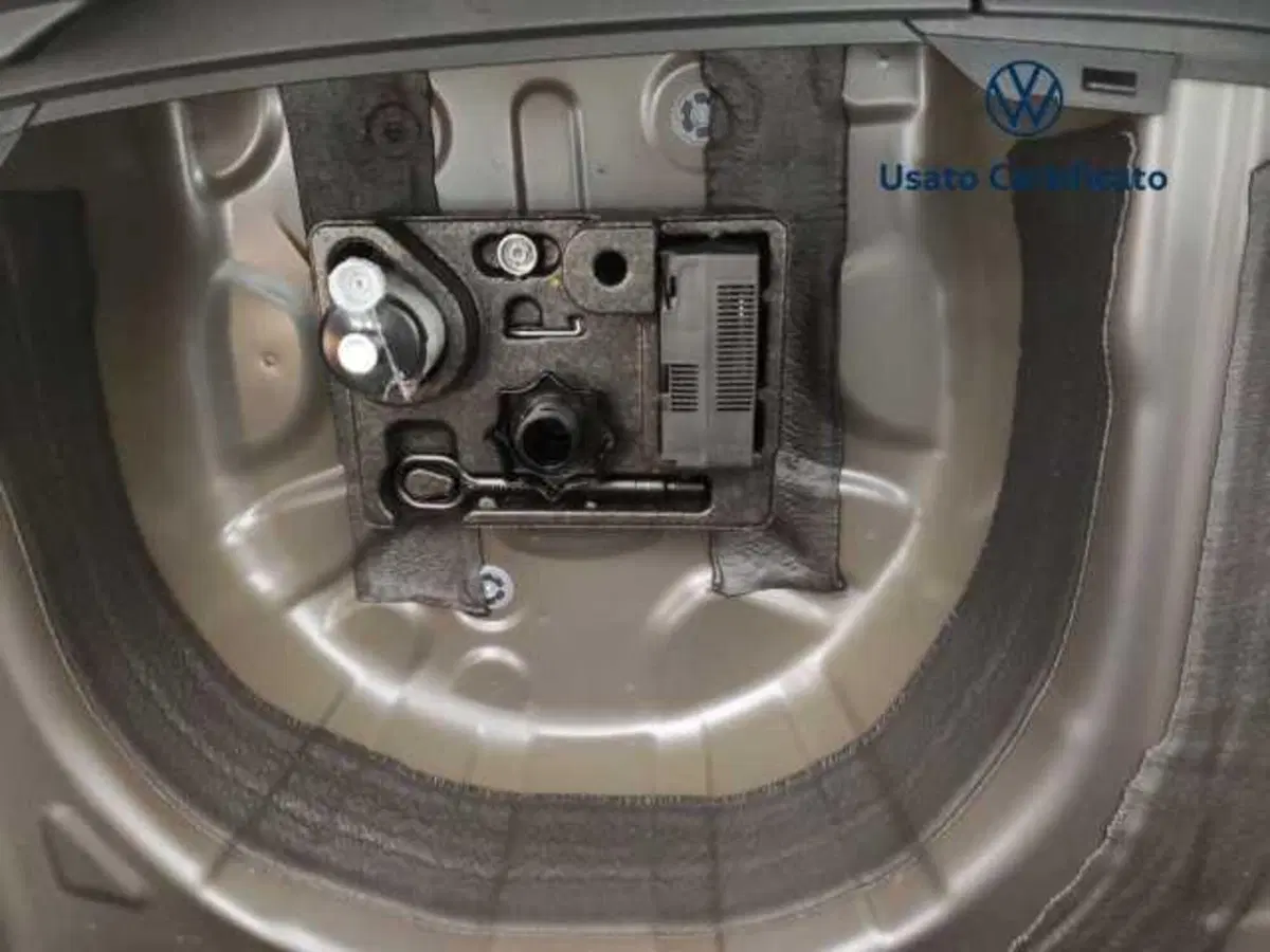 Volkswagen Taigo nuova a Avellino (17)
