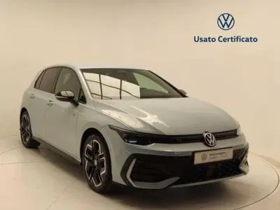 Volkswagen Golf 1.5 eTSI 150 CV EVO ACT DSG R-Line nuova a Pratola Serra
