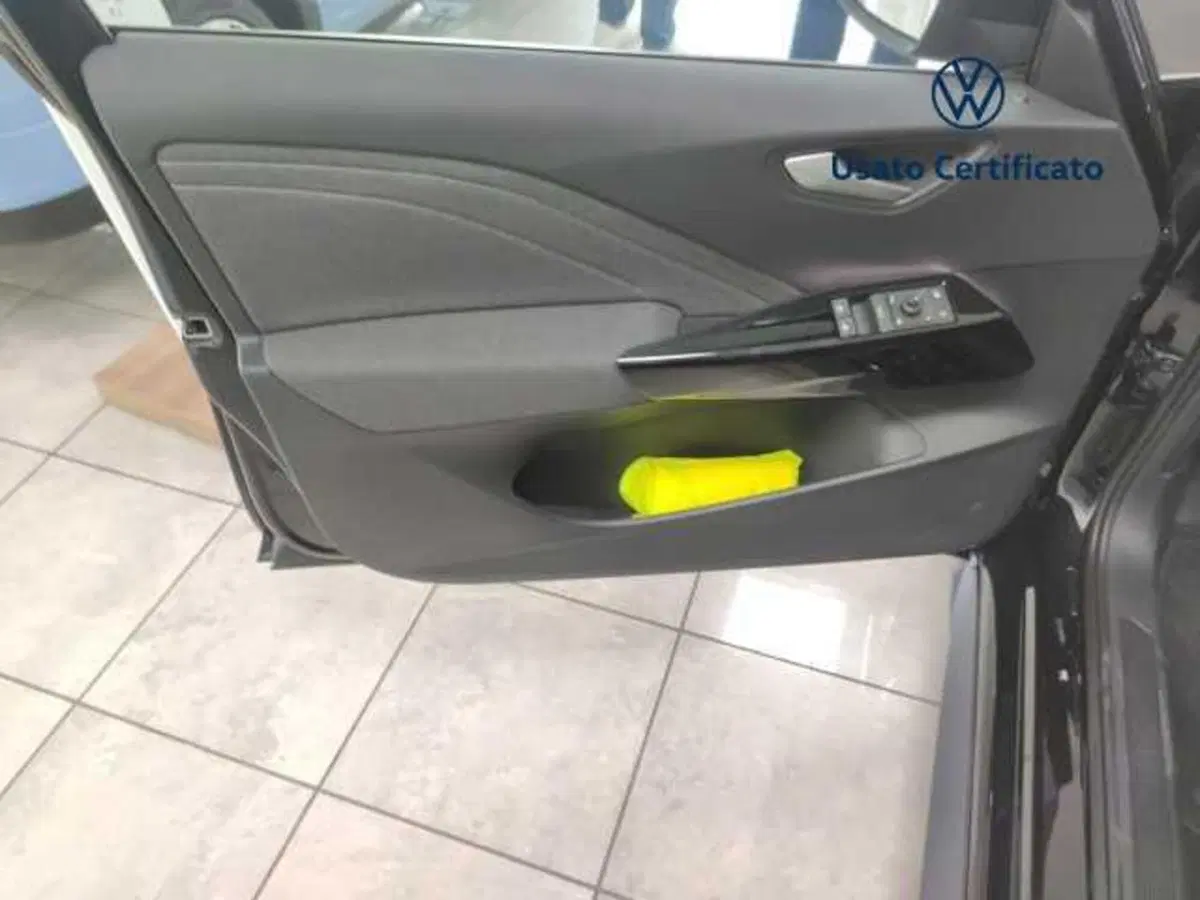 Volkswagen ID.3 nuova a Avellino (13)