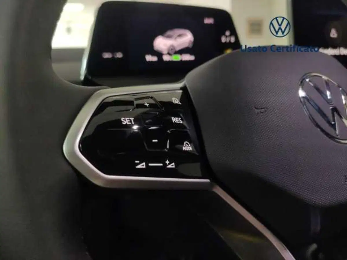 Volkswagen ID.3 nuova a Avellino (18)