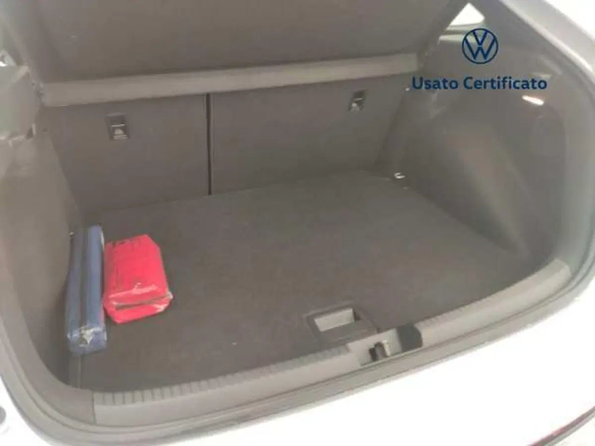 Volkswagen Taigo nuova a Avellino (19)