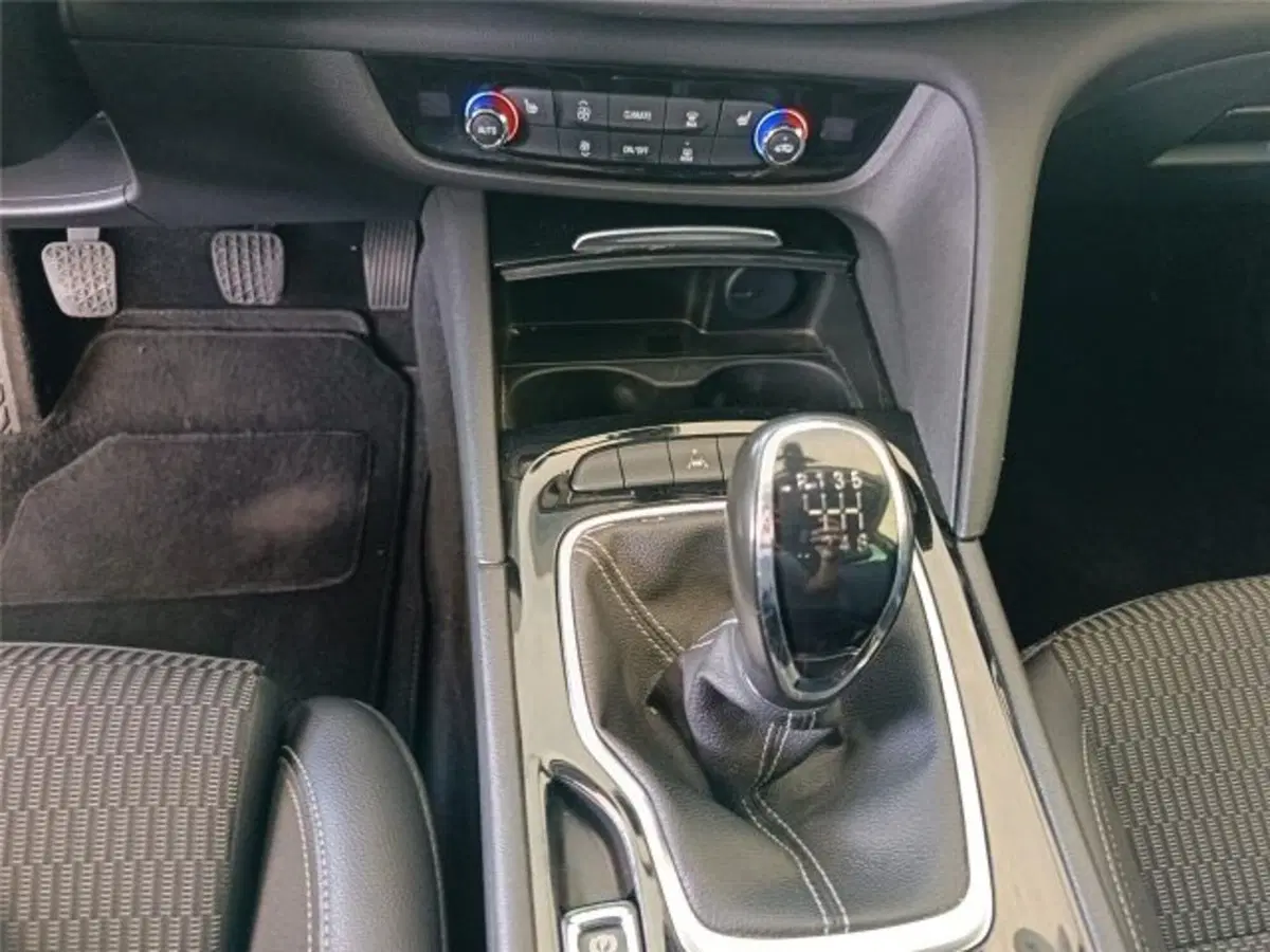 Opel Insignia Station Wagon usata a Bari (15)