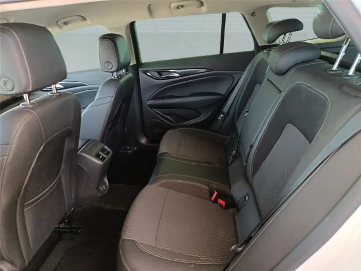 Opel Insignia Station Wagon usata a Bari (17)