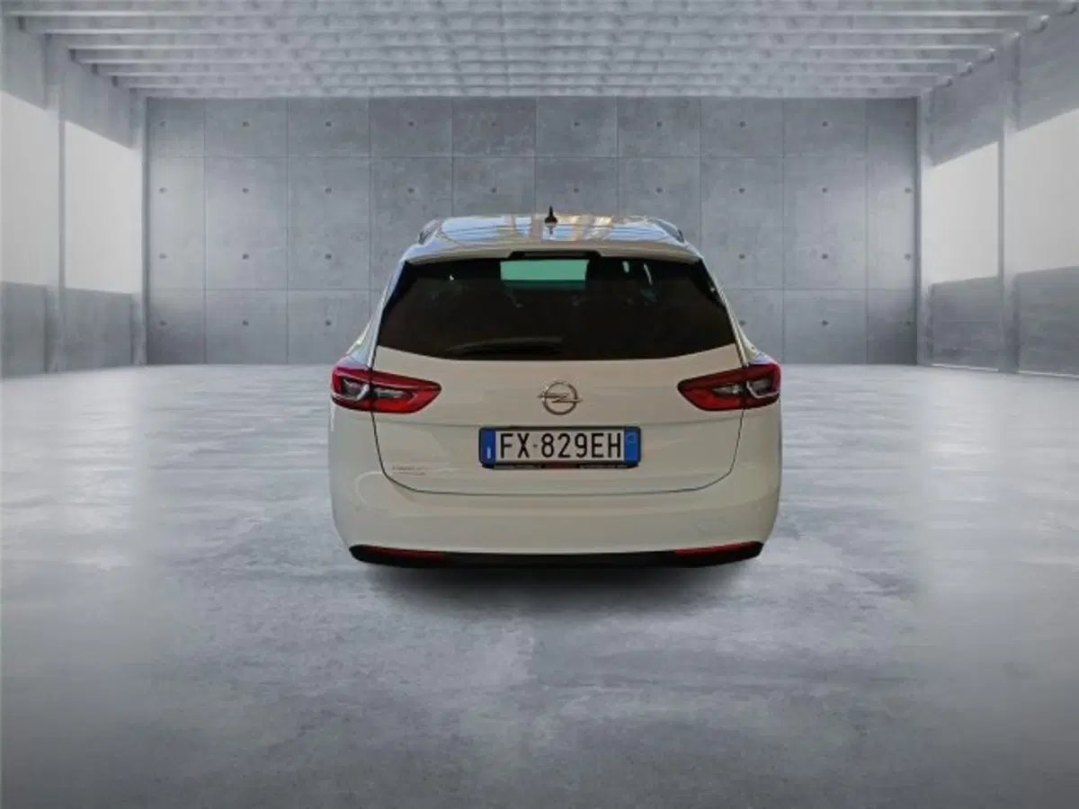 Opel Insignia Station Wagon usata a Bari (4)