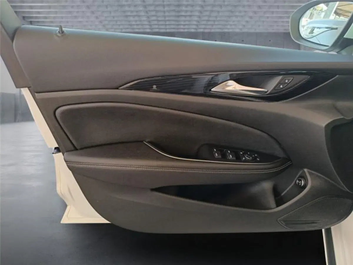 Opel Insignia Station Wagon usata a Bari (8)