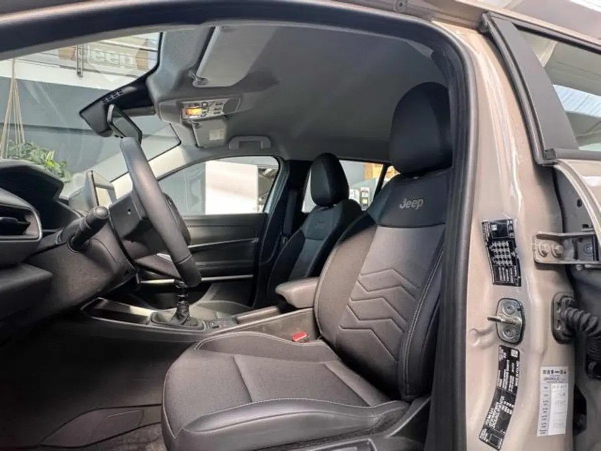 Jeep Avenger usata a Vercelli (14)
