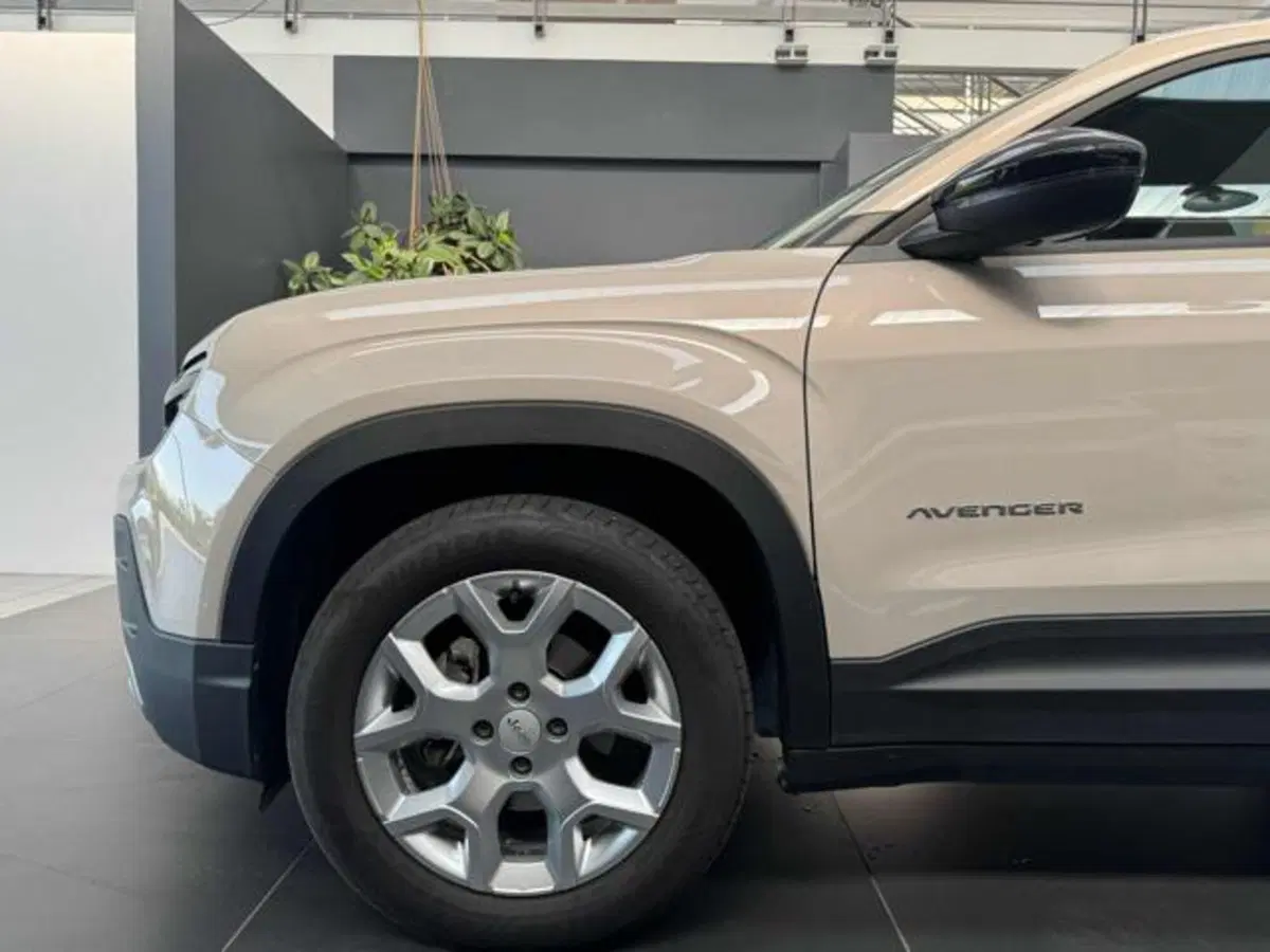 Jeep Avenger usata a Vercelli (17)