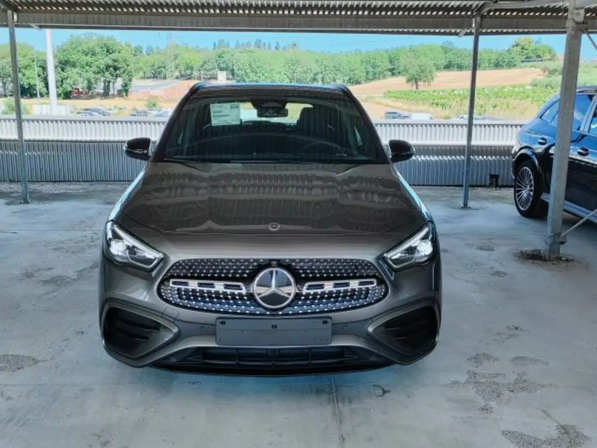 Mercedes-Benz GLA SUV nuova a Teramo (2)