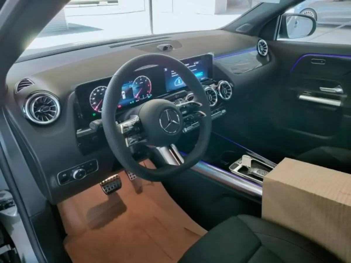 Mercedes-Benz GLA SUV nuova a Teramo (9)