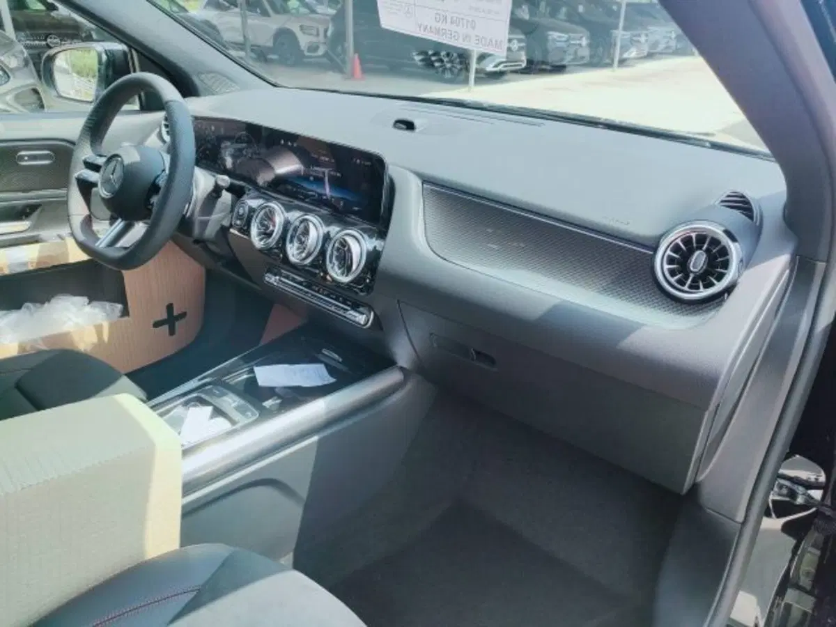 Mercedes-Benz GLA SUV nuova a Teramo (11)