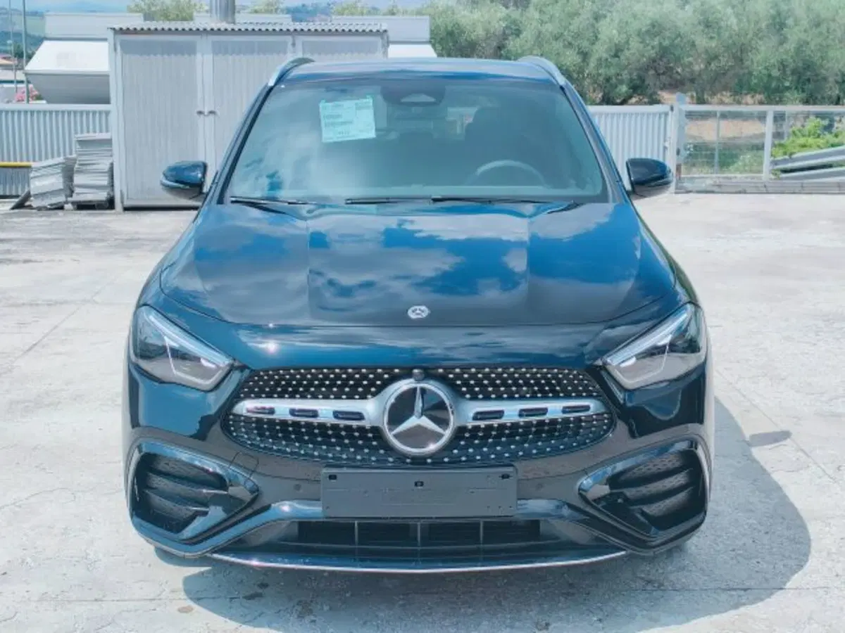 Mercedes-Benz GLA SUV nuova a Teramo (2)