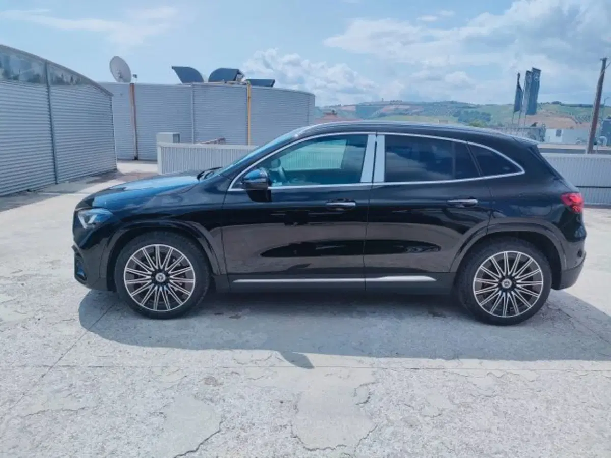 Mercedes-Benz GLA SUV nuova a Teramo (3)