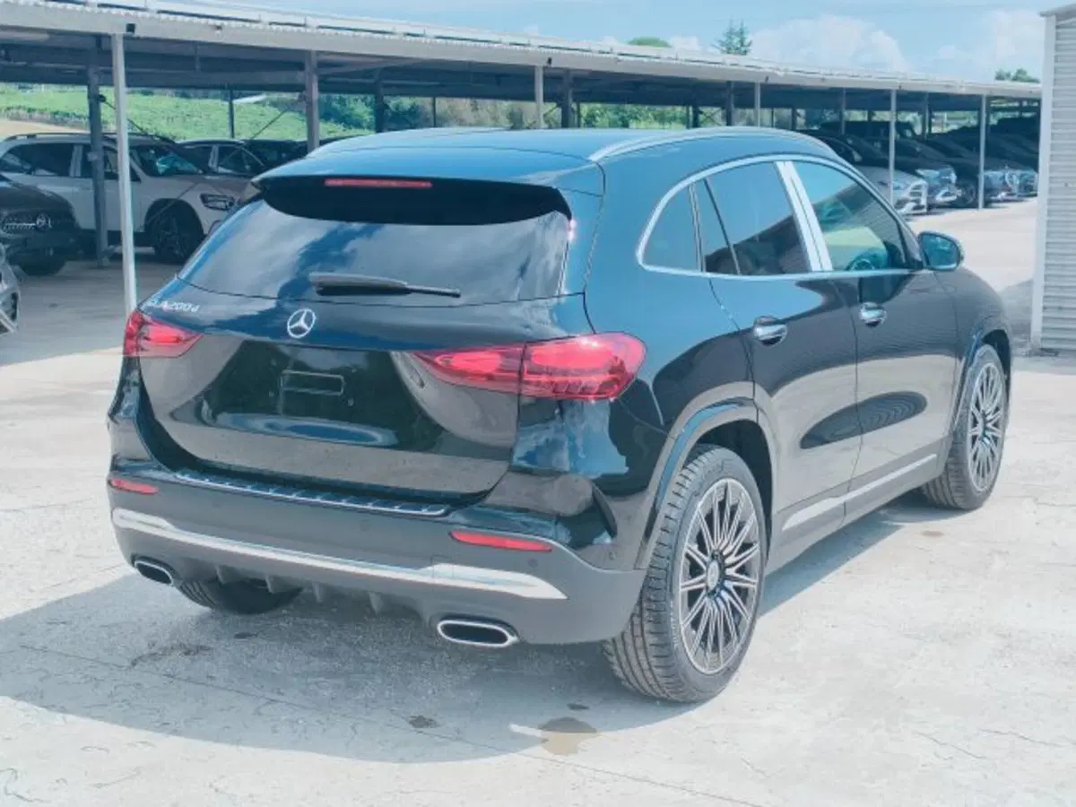 Mercedes-Benz GLA SUV nuova a Teramo (6)