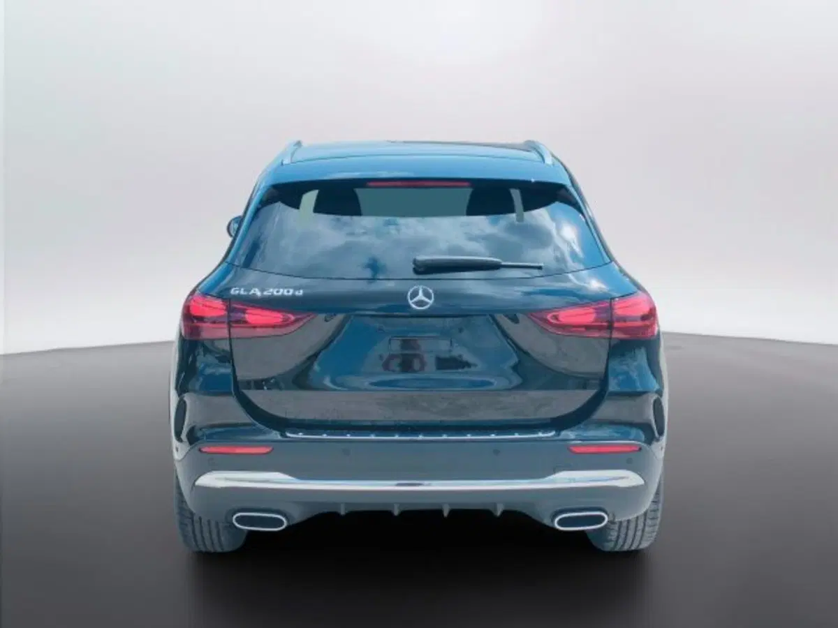 Mercedes-Benz GLA SUV nuova a Teramo (4)