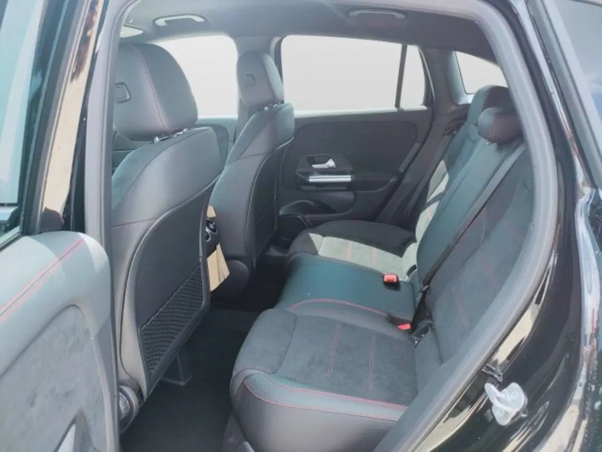 Mercedes-Benz GLA SUV nuova a Teramo (9)