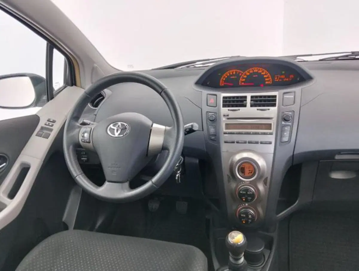 Toyota Yaris usata a Como (10)