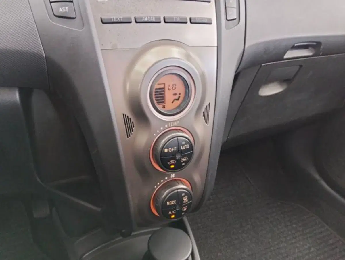 Toyota Yaris usata a Como (13)