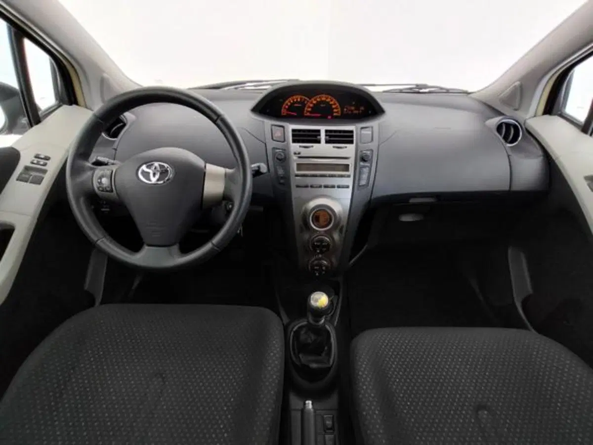 Toyota Yaris usata a Como (4)