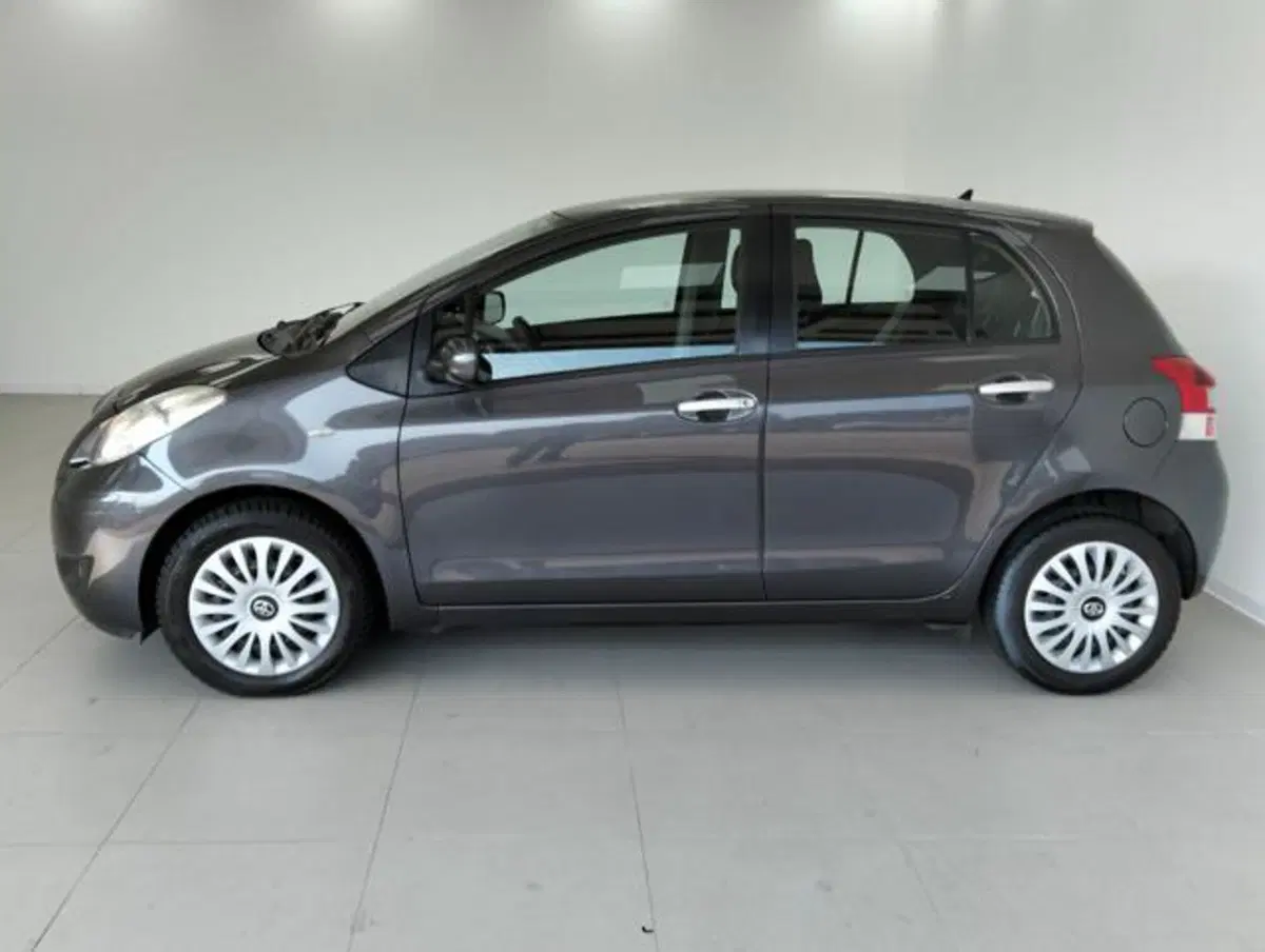 Toyota Yaris usata a Como (8)