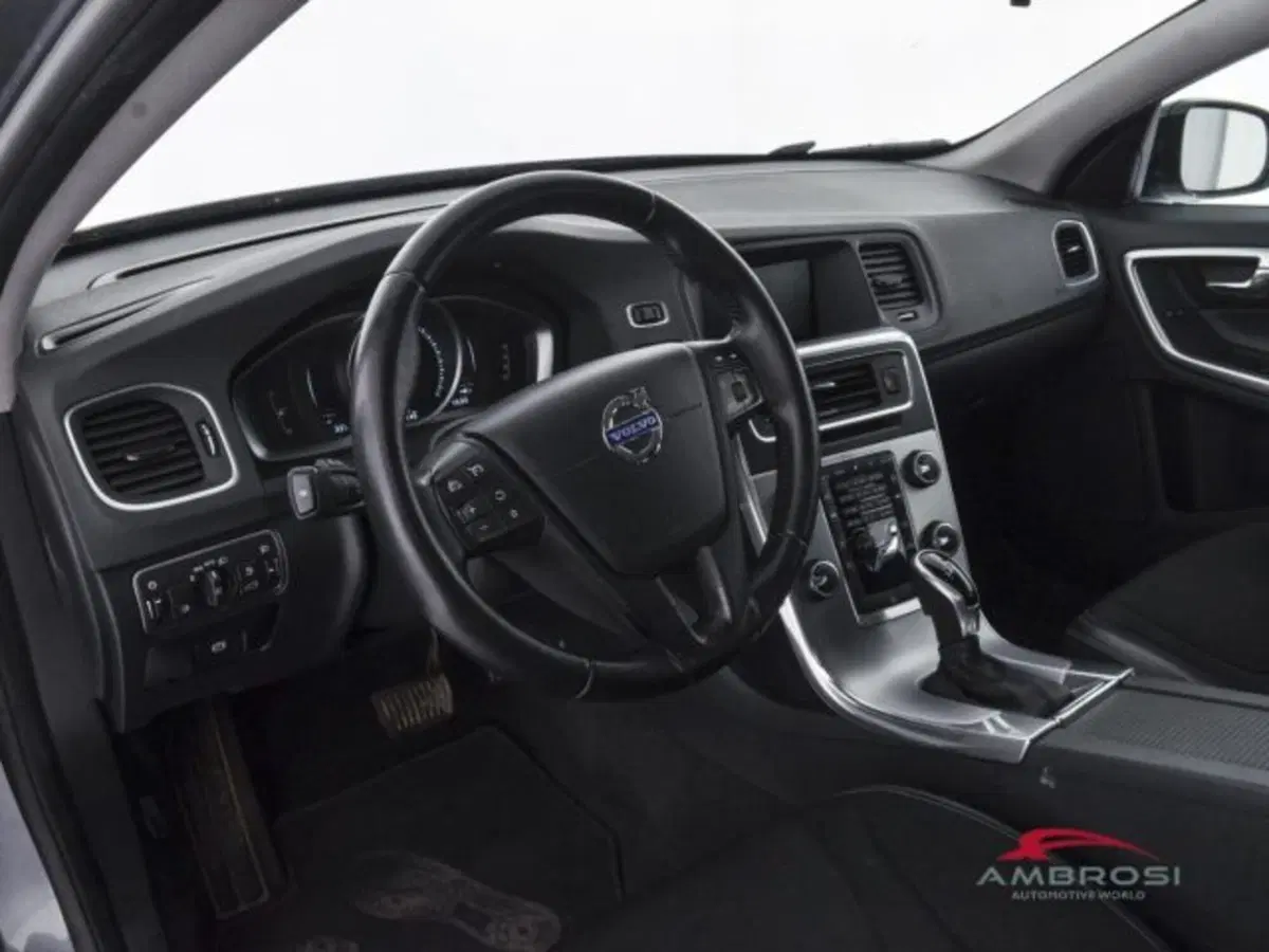 Volvo V60 Cross Country usata a Perugia (8)