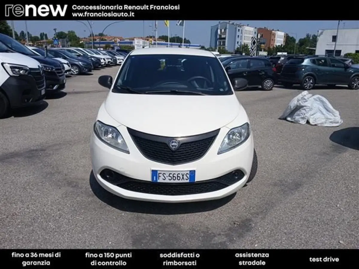 Lancia Ypsilon usata a Modena (19)