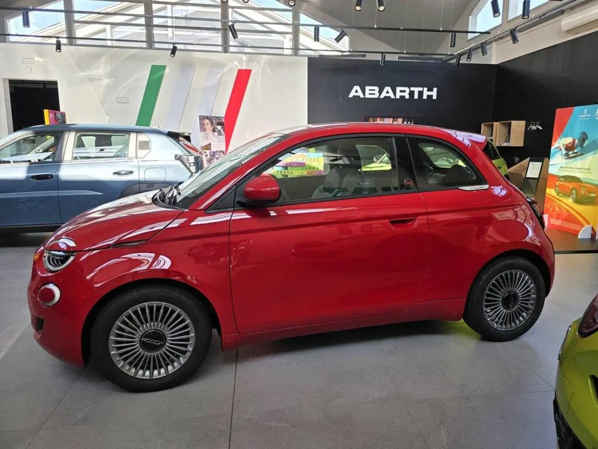 Fiat 500 nuova a Sondrio (2)