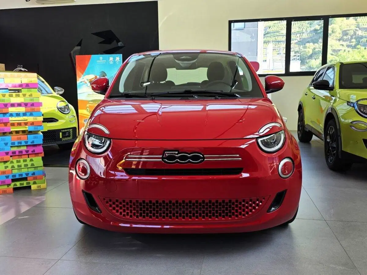 Fiat 500 nuova a Sondrio (7)