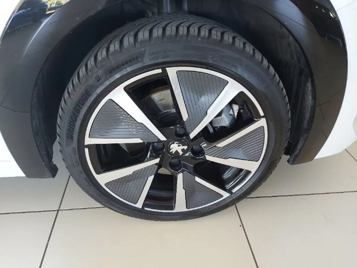 Peugeot 208 usata a Pordenone (8)