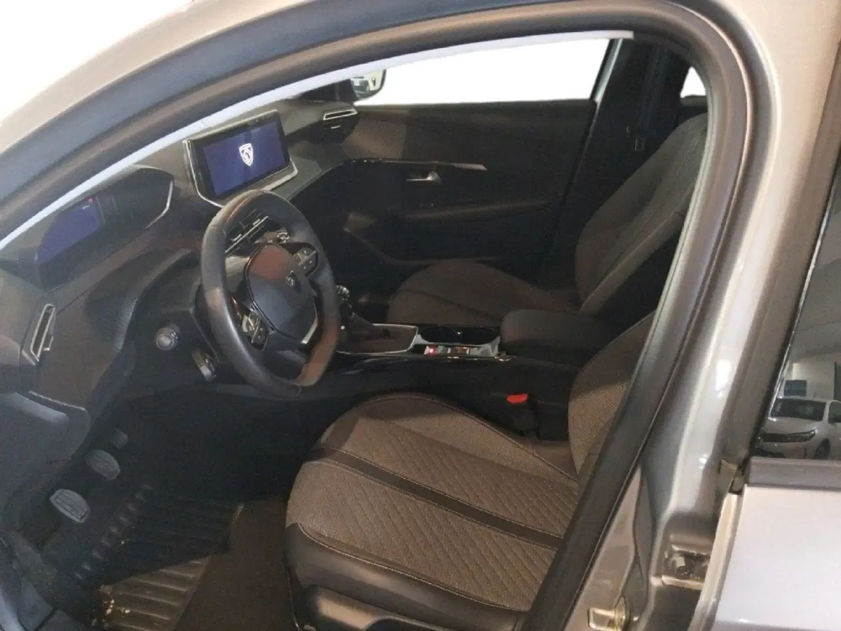 Peugeot 208 usata a Brindisi (16)