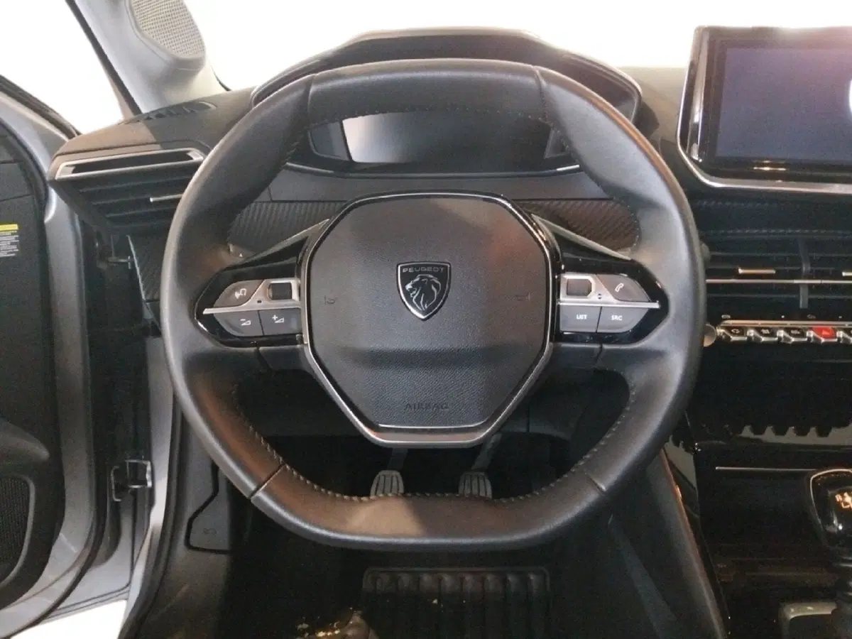 Peugeot 208 usata a Brindisi (18)