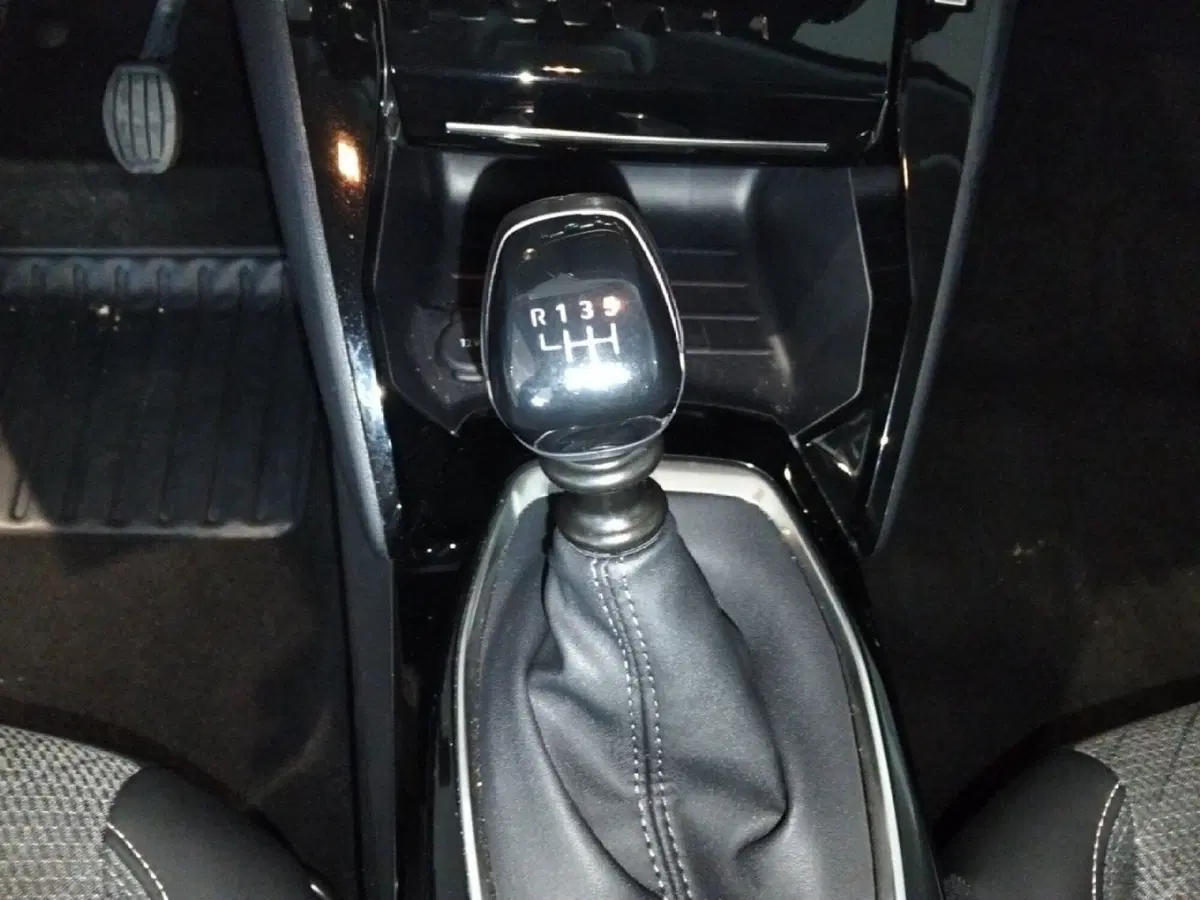 Peugeot 208 usata a Brindisi (19)