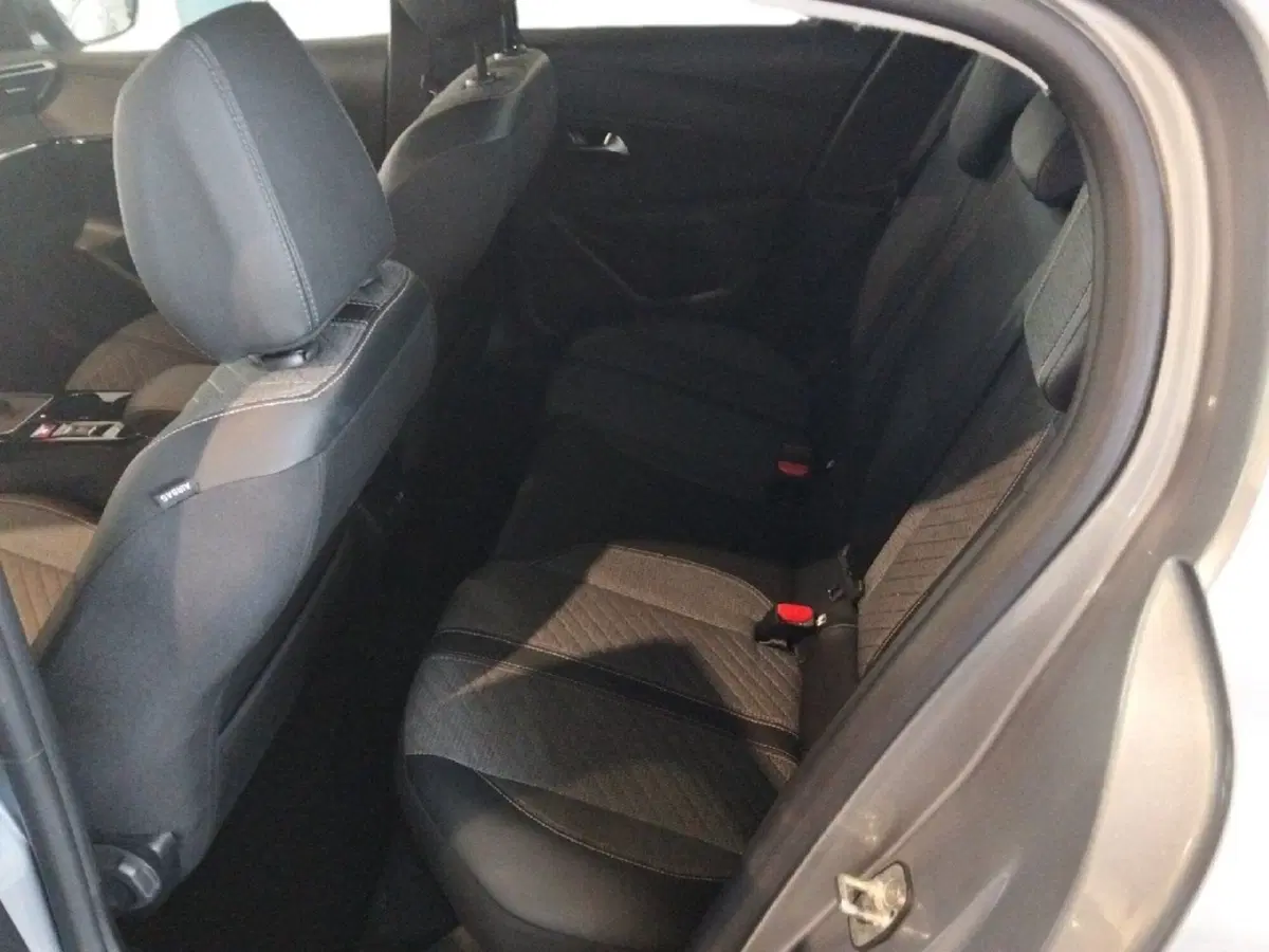 Peugeot 208 usata a Brindisi (20)