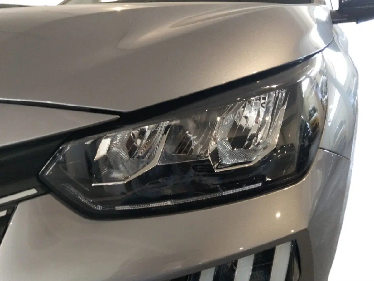 Peugeot 208 usata a Brindisi (9)