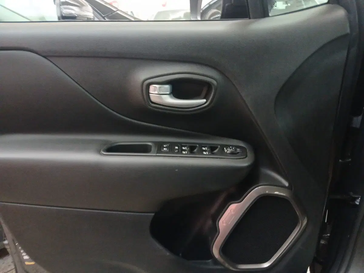 Jeep Renegade usata a Lecce (19)