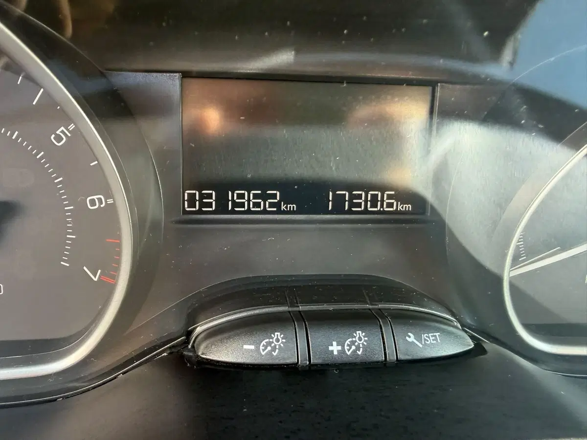 Peugeot 208 usata a Piacenza (7)