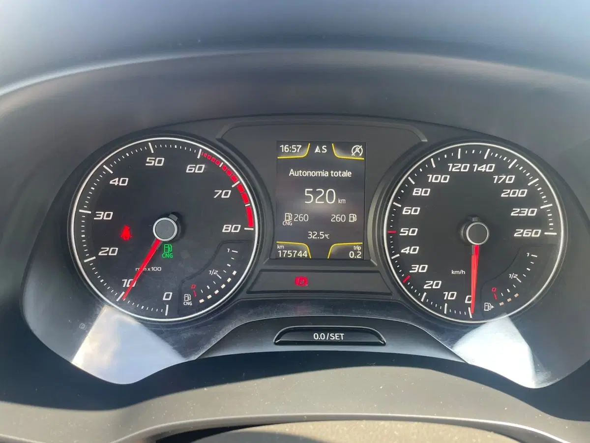 SEAT Leon usata a Piacenza (9)