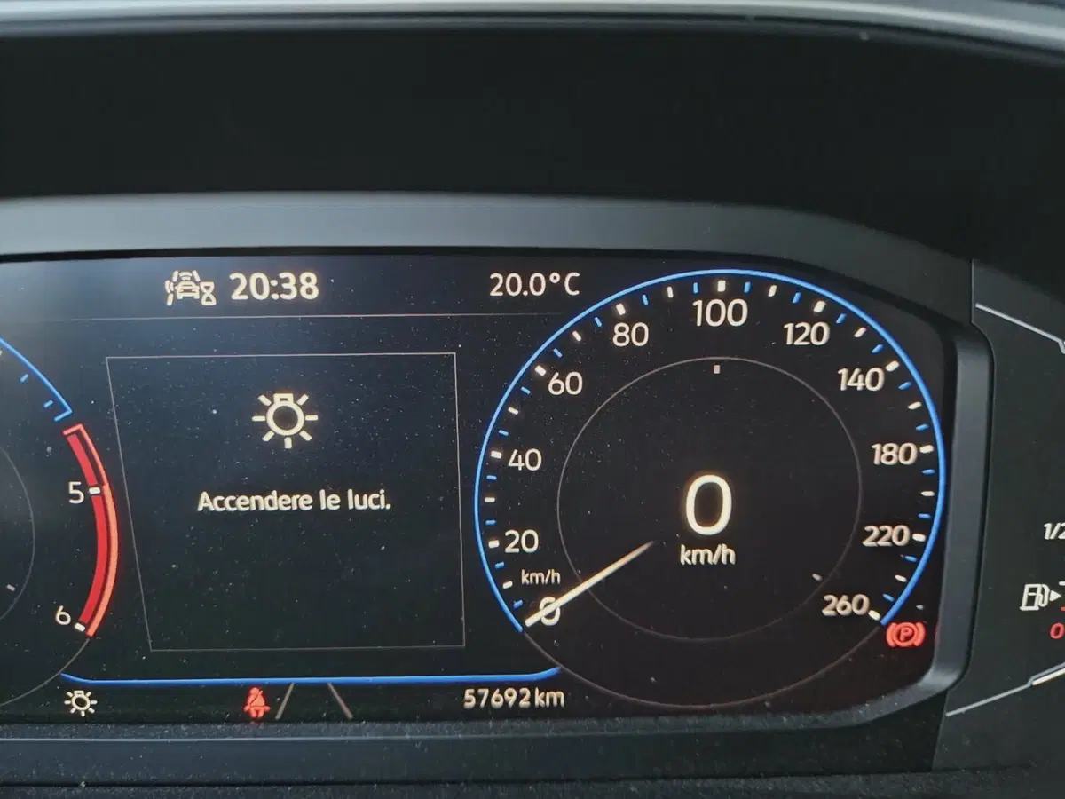 Volkswagen T-Roc usata a Alessandria (17)