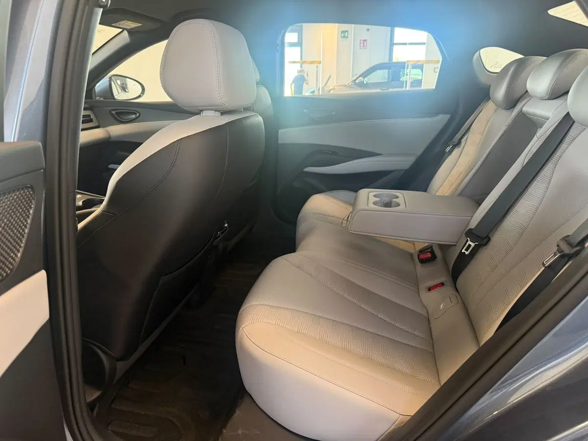 Byd Seal 6 DM-i nuova a Alessandria (9)