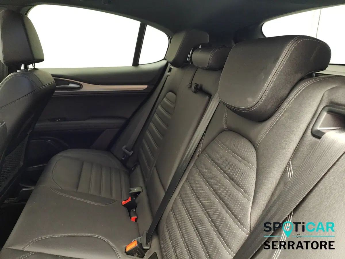 Alfa Romeo Stelvio usata a Como (12)