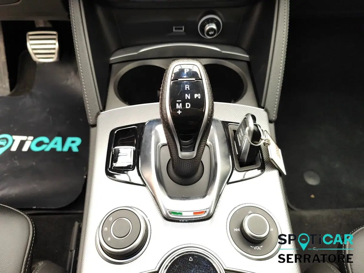 Alfa Romeo Stelvio usata a Como (19)