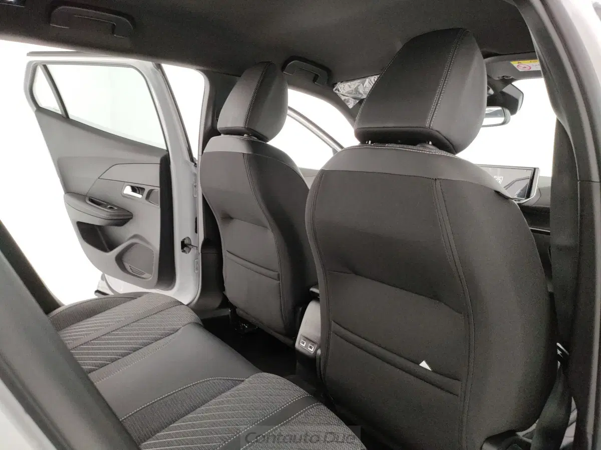 Peugeot 2008 nuova a Caserta (10)