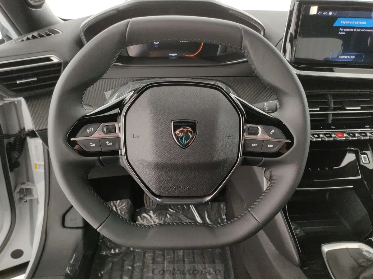 Peugeot 2008 nuova a Caserta (16)