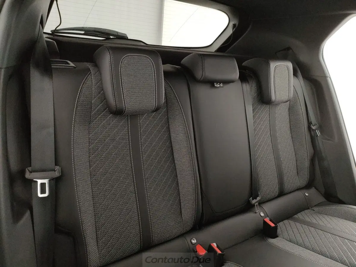Peugeot 2008 nuova a Caserta (11)