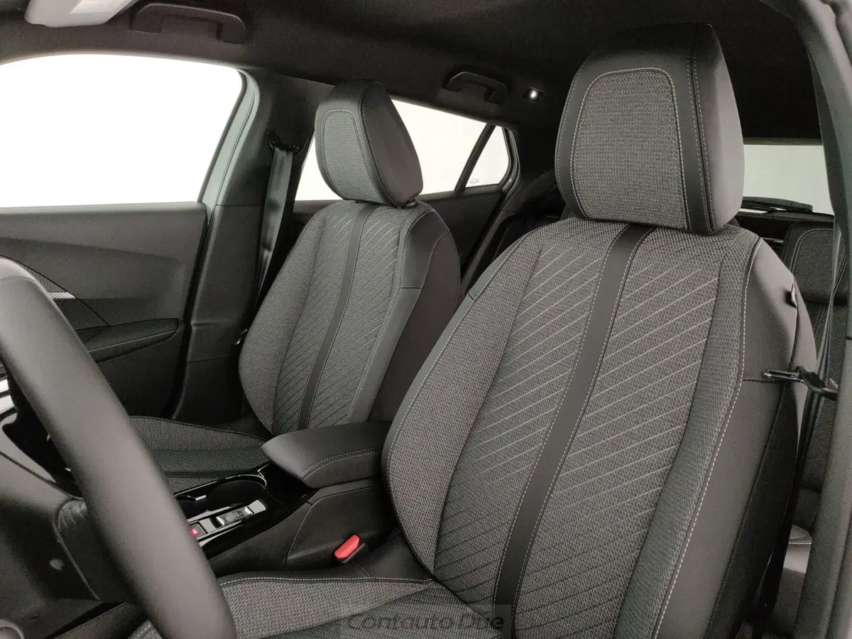 Peugeot 2008 nuova a Caserta (17)