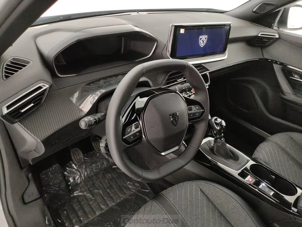 Peugeot 2008 nuova a Caserta (19)