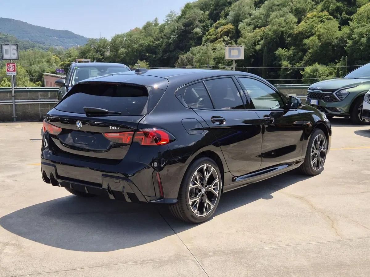 BMW Serie 1 nuova a Genova (4)