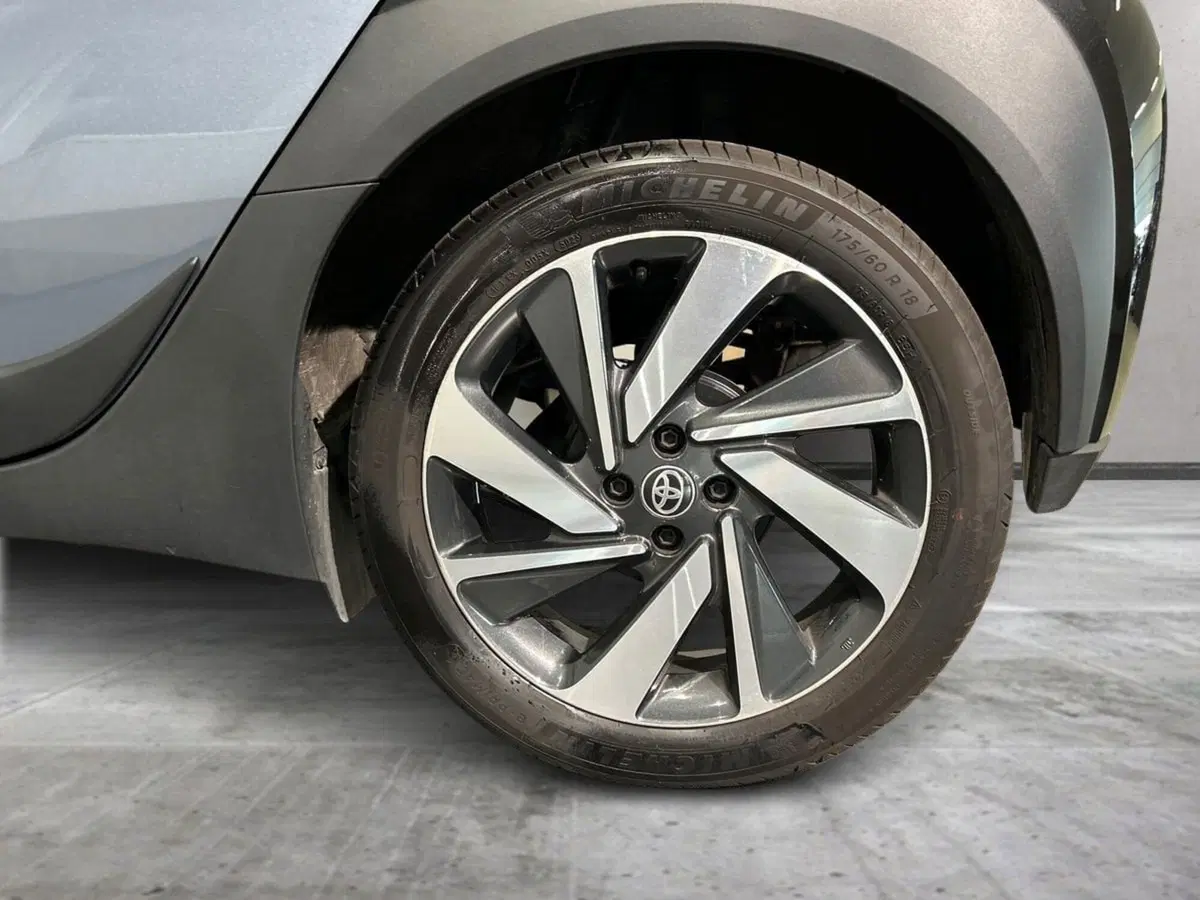 Toyota Aygo X usata a Milano (13)