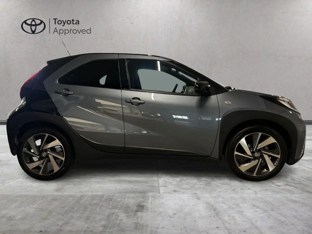 Toyota Aygo X usata a Milano (4)